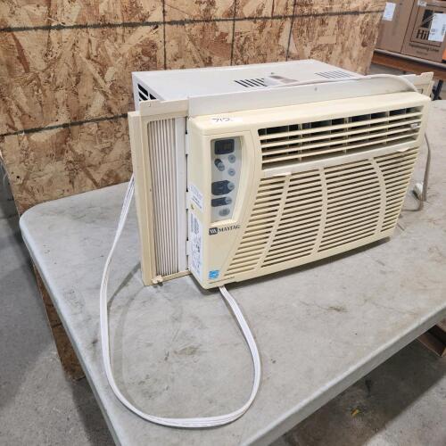 Window air conditioner w remote