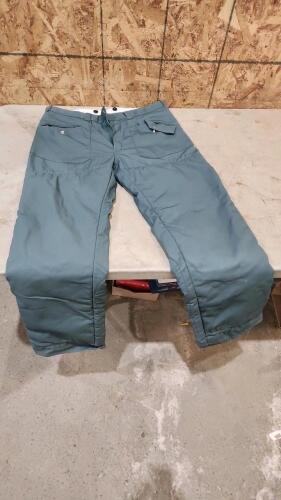34x33 chainsaw safety pants