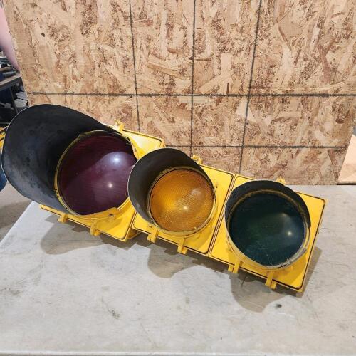 Metal traffic light