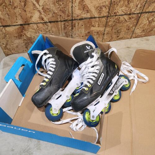 Sz 10 Rollerblades w damage on toe
