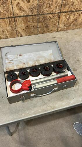 3/8&rdquo; - 1 1/4&rdquo; Ratchet die stock