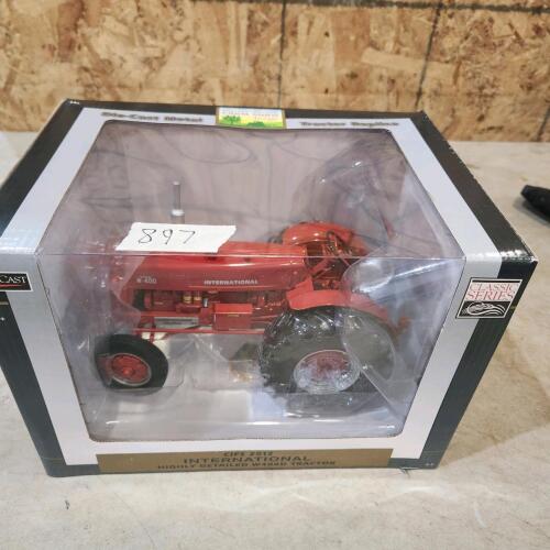 1:16 Diecast international tractor model