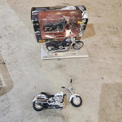 3 1:18 Scale Harley Davidson models
