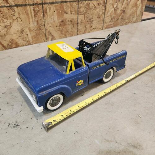 Vintage metal tow truck