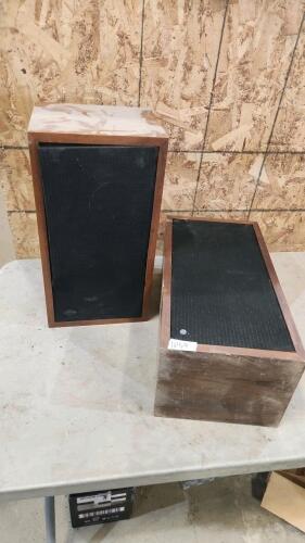 2 Speakers 11"x21"