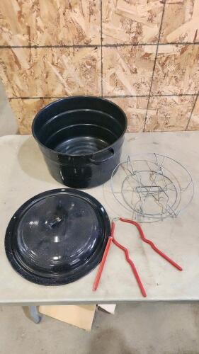 Canning pot w canning tools