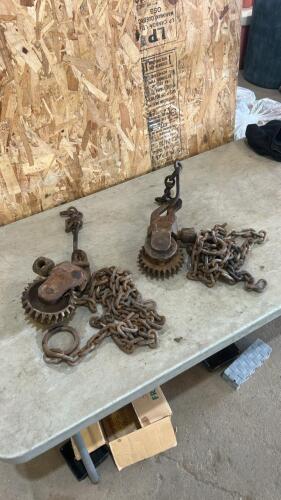 2 Chain hoists