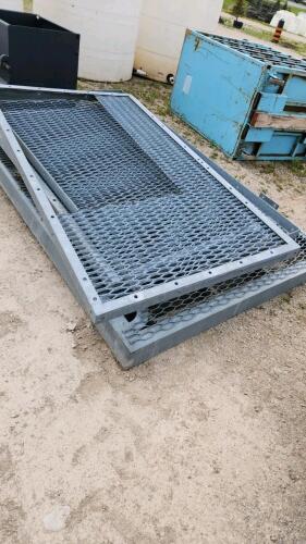 Various sized 7'L heavy mesh panels
