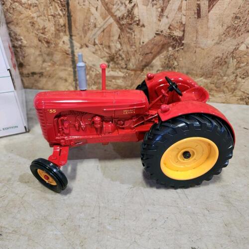 1:16 Scale diecast model tractor 2004 international farm show
