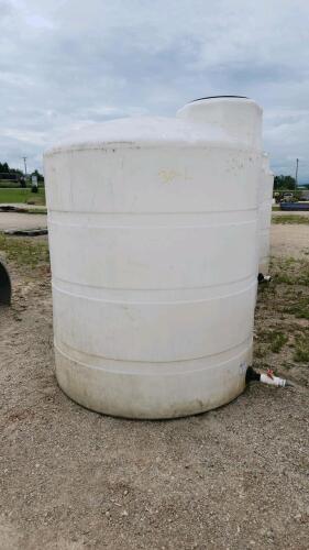 1500 Gal poly tank