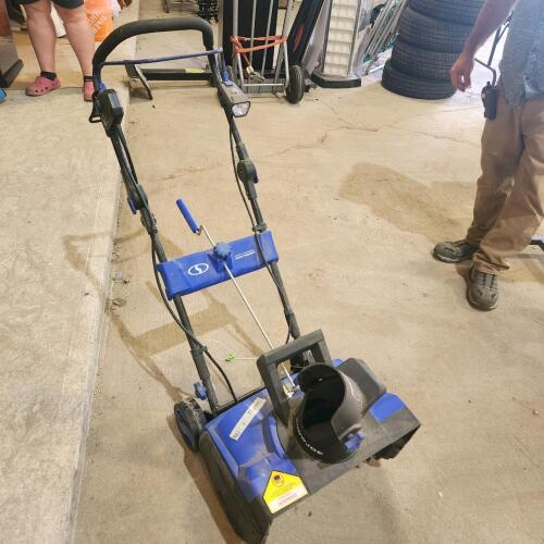 Electric snow thrower