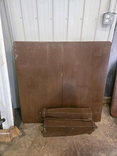 Vintage table 42"X42" no leaves