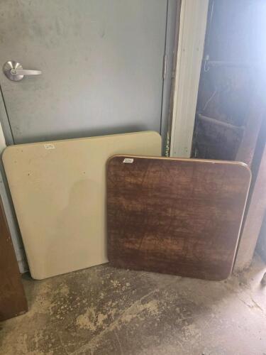 2 Folding tables