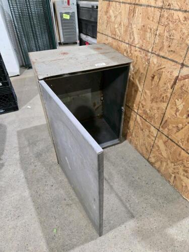 Metal storage cabinet 21"W 16"D 27"H