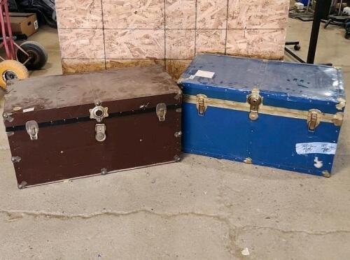 2 metal chests