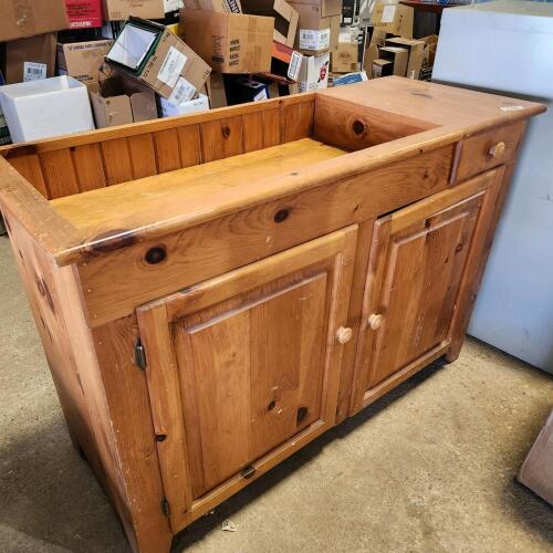 Pine dry sink w damaged door 4'L 19"W 33"H