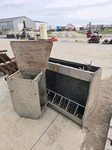 4' Double sided stainless & plastic hog feeder, double sided wet/dry feeder