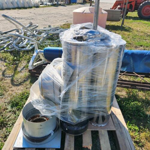4 6"x36" Insulated Chimney pipes w roof flanges