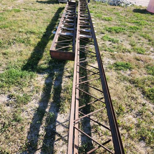 2 Steel trusses 18"x19', 2 18"x33'