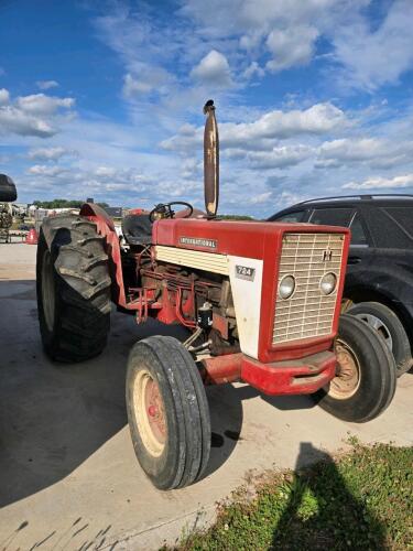 724 IH diesel tractor, 6246hrs showing on tact, decent tires, in running order