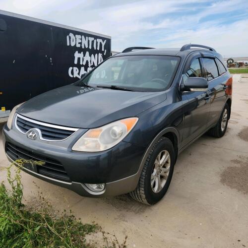 2012 Hyundai Vera Cruz, 260,000km, remote start, all wheel drive