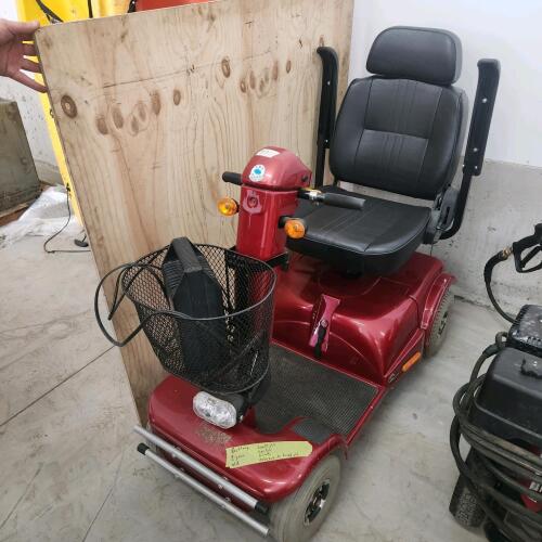 Working Battery scooter, w 2 yr old battery & charger