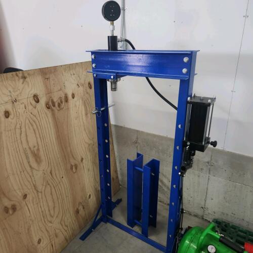 12 Ton Hydraulic press as is