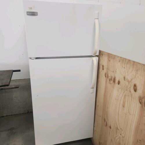 Fridge 28"W 65"H 29"D