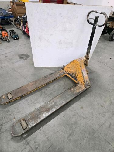 Pallet pump cart