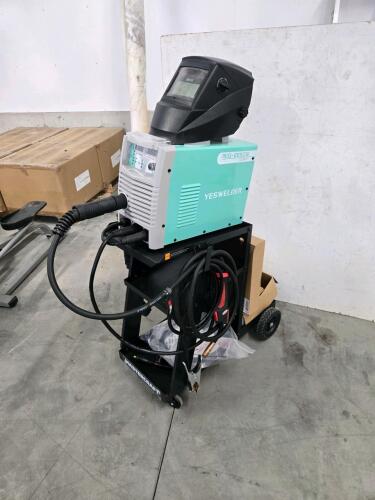 Working Digital mig welder, model 205DS, 200amp, 110/220v, gas/gassless, MIg/Lift/ARC 4 in 1 mig welder as new