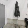 Free standing patio umbrella
