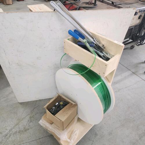 Banding machine complete w plastic banding