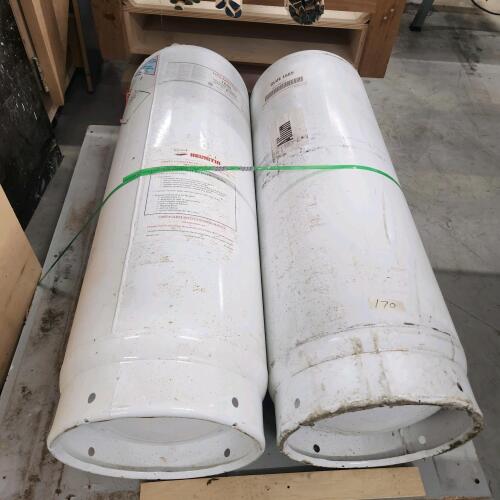 Helmistik high preformance adhesive, 1 full tank 1 empty
