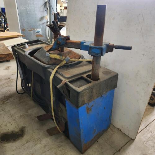 Coats tire changer