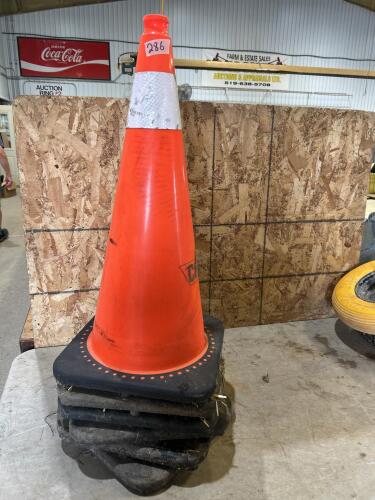 6 28&rdquo; Rubber pylons