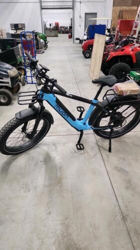 New fat tire ebike, 10spd, 26" tires, w charger