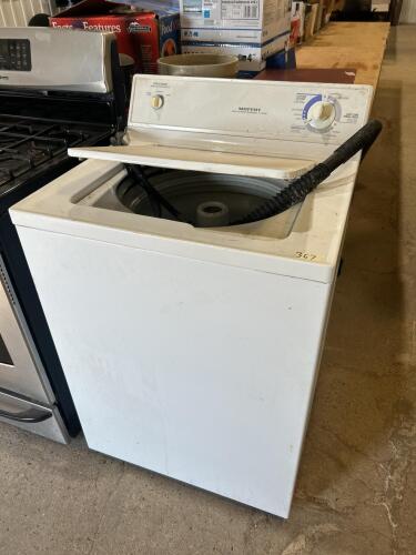 Moffat 27&rdquo; top load washer in working order