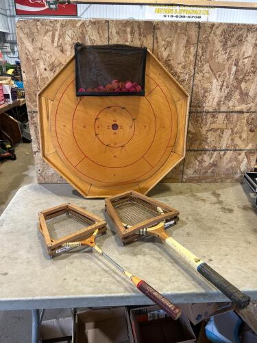 Crokinole board w buttons, rackets