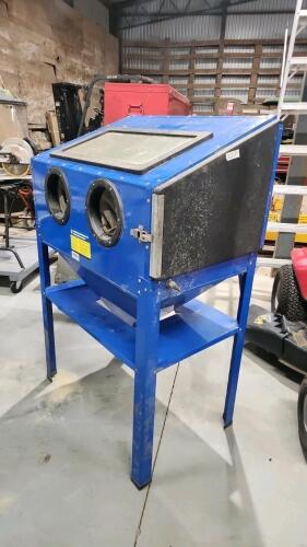Sandblasting cabinet
