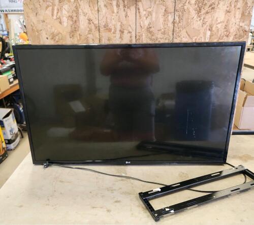 43" LG TV