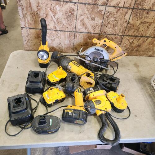 18V Dewalt power tools working