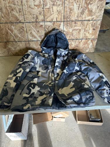 New XL Mens camo heated jacket no battery