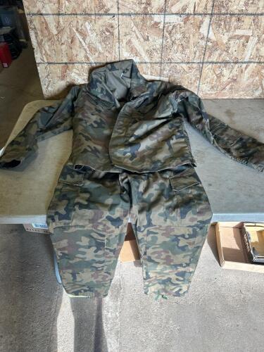 Sz L military issue fatigues