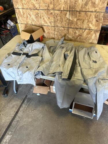 Sz L track suit