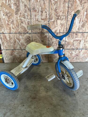 Kids metal trike
