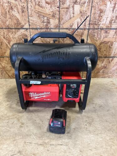 Milwaukee M18 portable air compressor w 4amp battery
