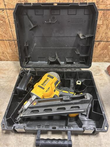 20V Brushless Dewalt framing nailer w charger no battery