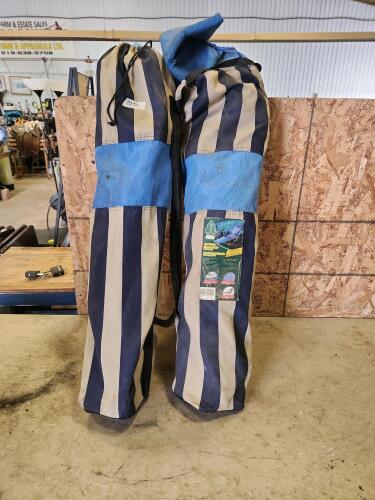 2 Folding beach chairs