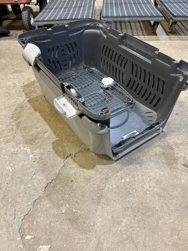 Unassembled Pet crate 32&rdquo;L 21&rdquo;W 28&rdquo;H