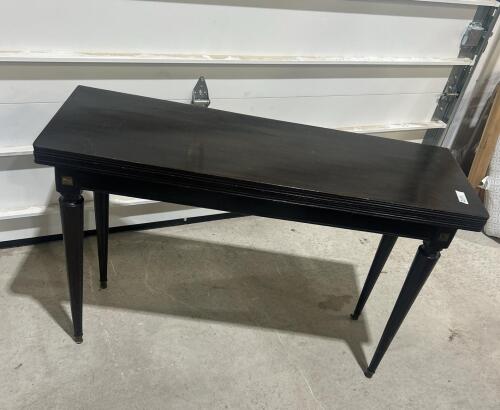 Folding game table